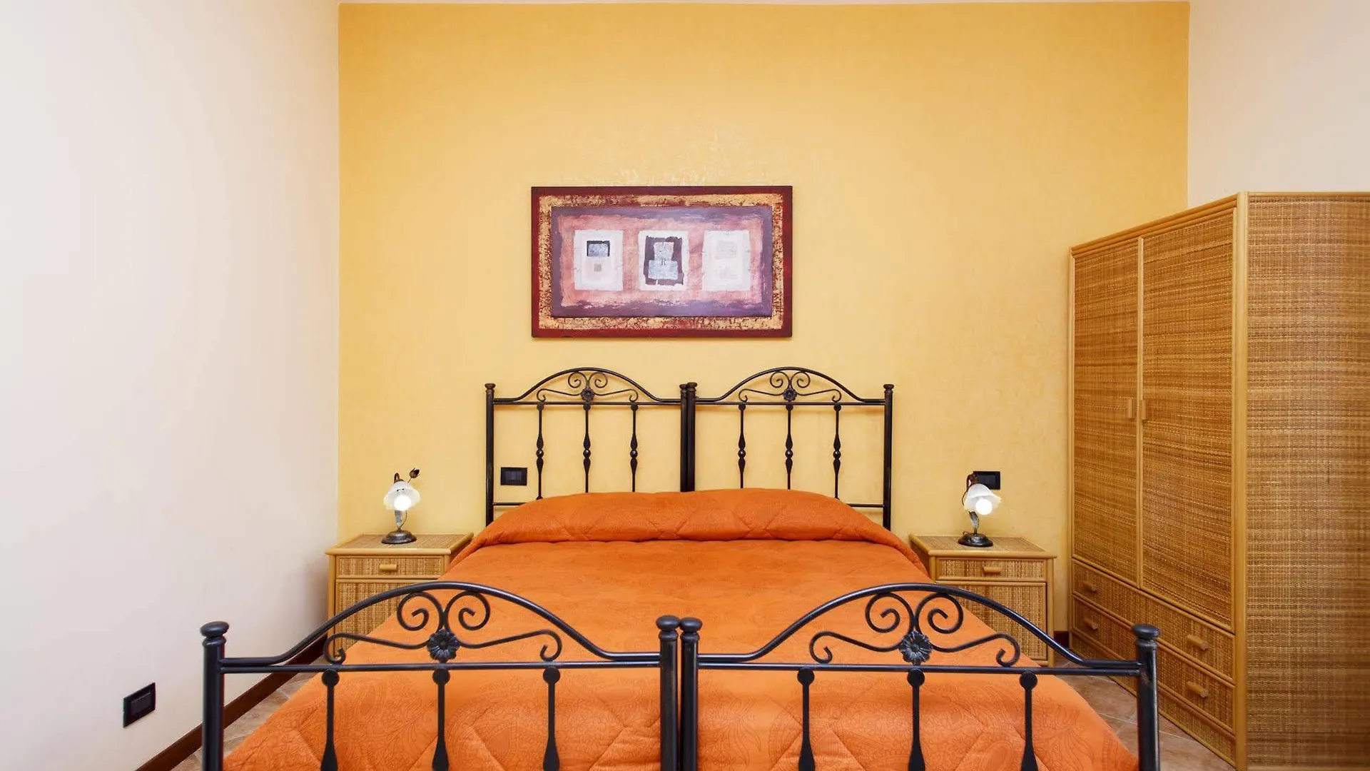 Oikos Holiday Apartments Villaggio Mosè