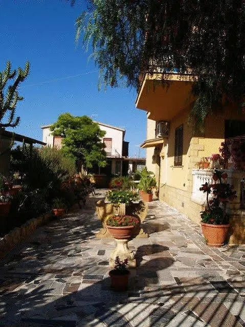 Oikos Holiday Apartments